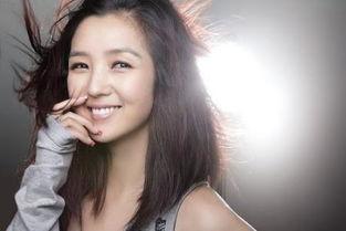 吃瓜群众何洁是谁,从歌手到辣妈的蜕变之路