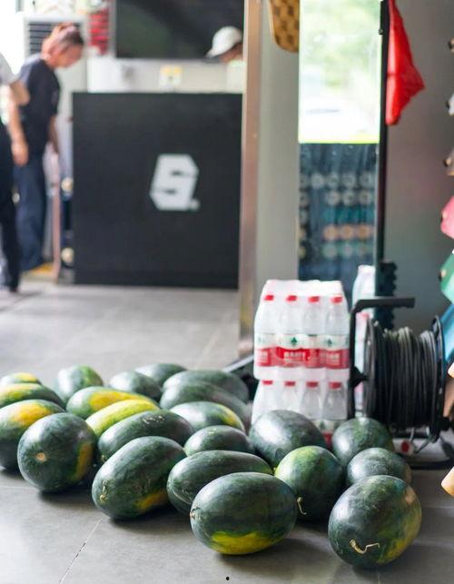 商场吃瓜活动,趣味活动乐翻天