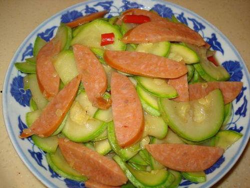 角瓜香肠怎么吃,创意烹饪指南