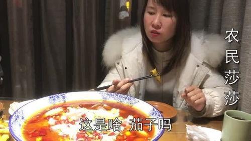 农民莎莎吃瓜,莎莎的甜蜜瓜田生活