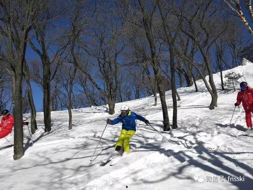 雪场吃瓜拍照,吃瓜拍照，记录冬日欢乐时光