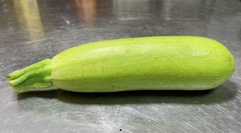 小伙吃葫芦瓜视频,小伙挑战独特风味，解锁夏日清凉新吃法