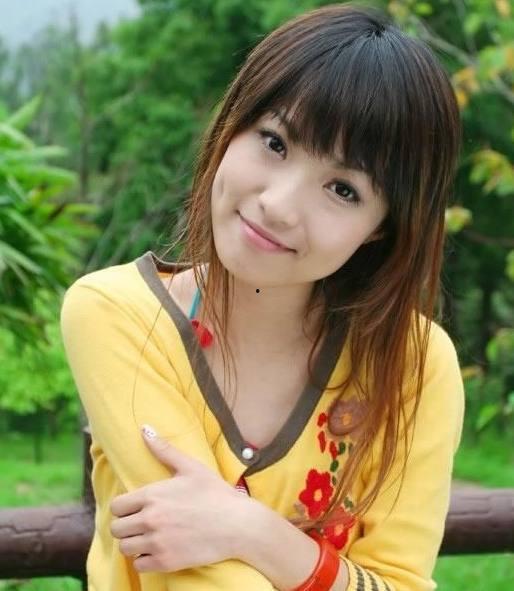 吃瓜女闫佩伦,从网络红人到社会现象的演变