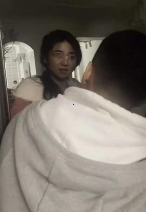 吃瓜看戏被抓视频,网络围观需谨慎