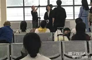 乘客集体看戏吃瓜,乘客集体看戏，共享欢乐时光